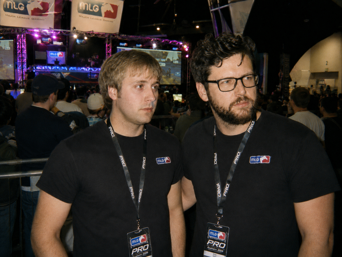 Michael Mendy and Robbie Bizzle wearing MLG Pro lanyards at MLG Anaheim 2009